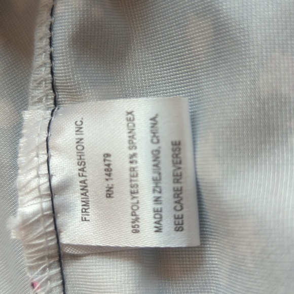 Small grey, pink and white floral top - Picture 6 of 7